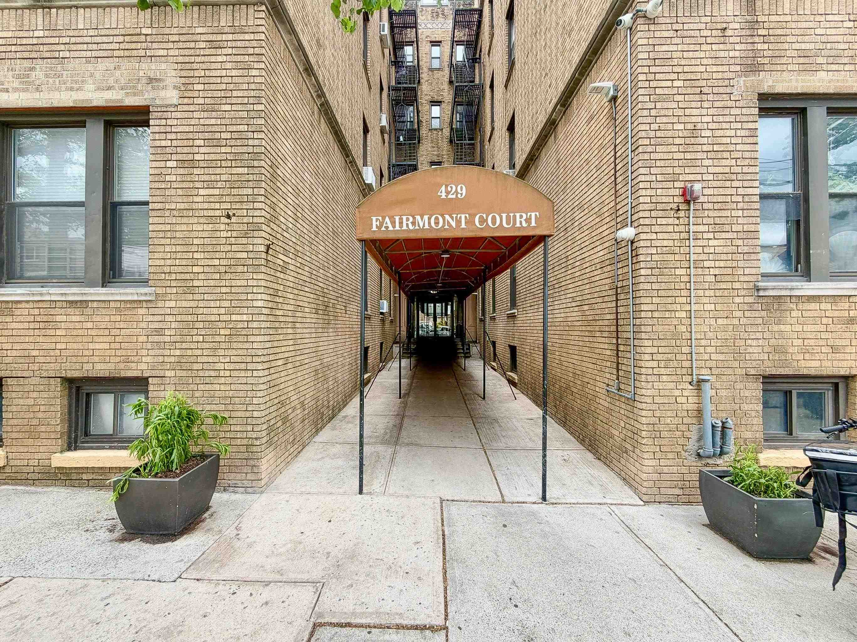 429 FAIRMOUNT AVE Unit: 305