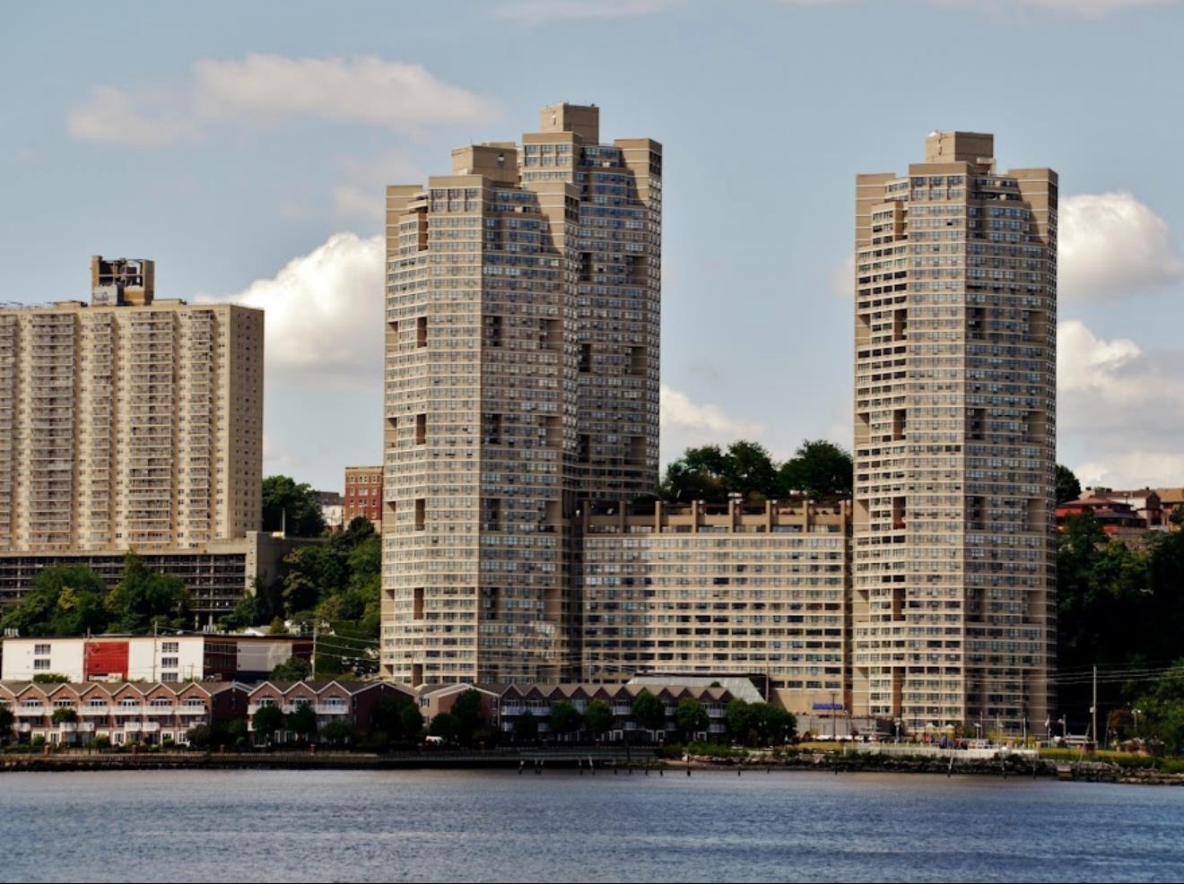 7000 BLVD EAST Unit: 42H