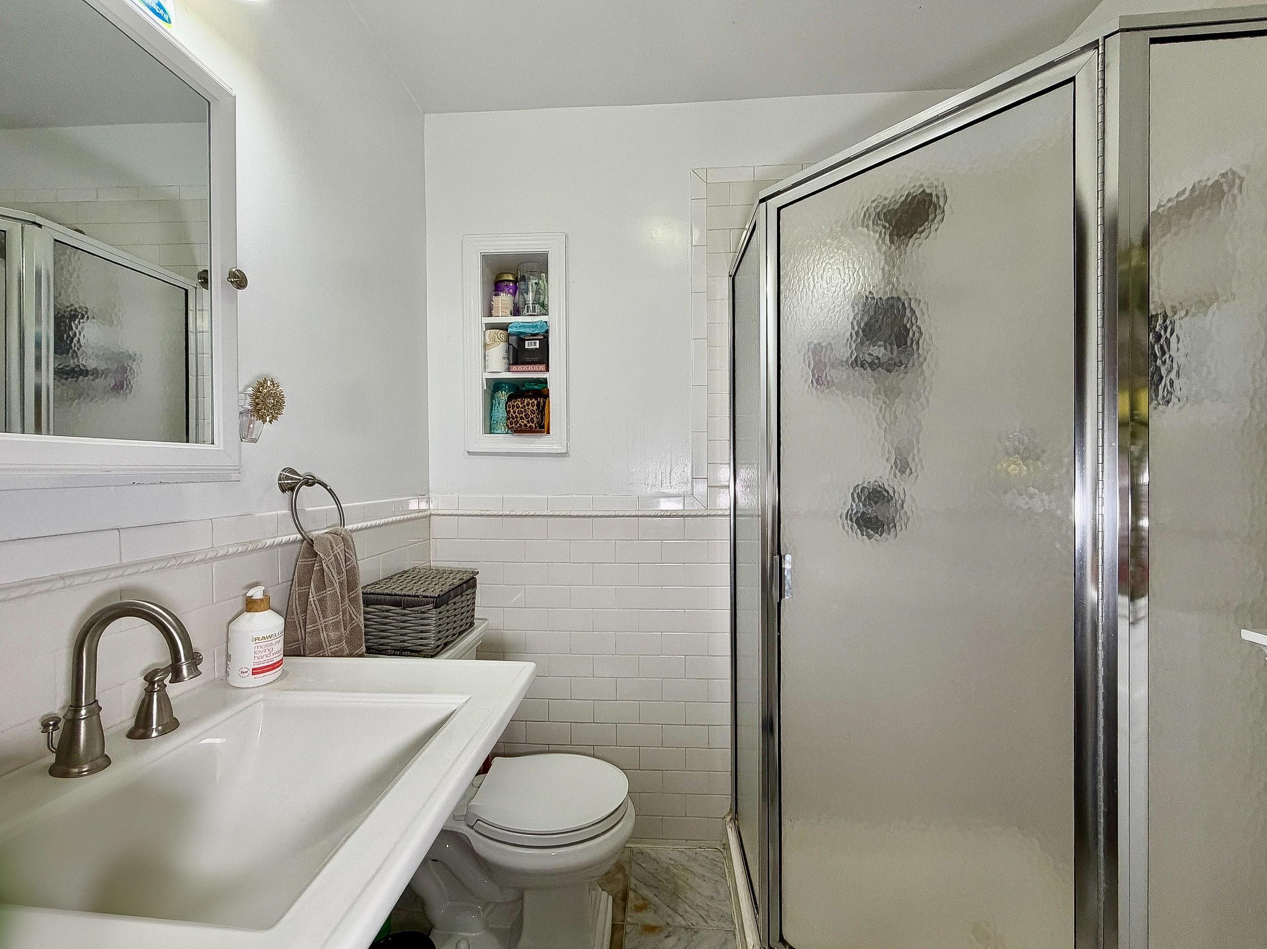 410 ADAMS ST Unit: 1R