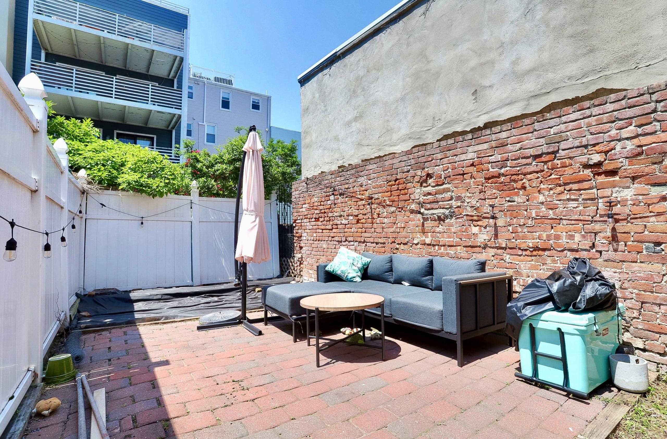 410 ADAMS ST Unit: 1R
