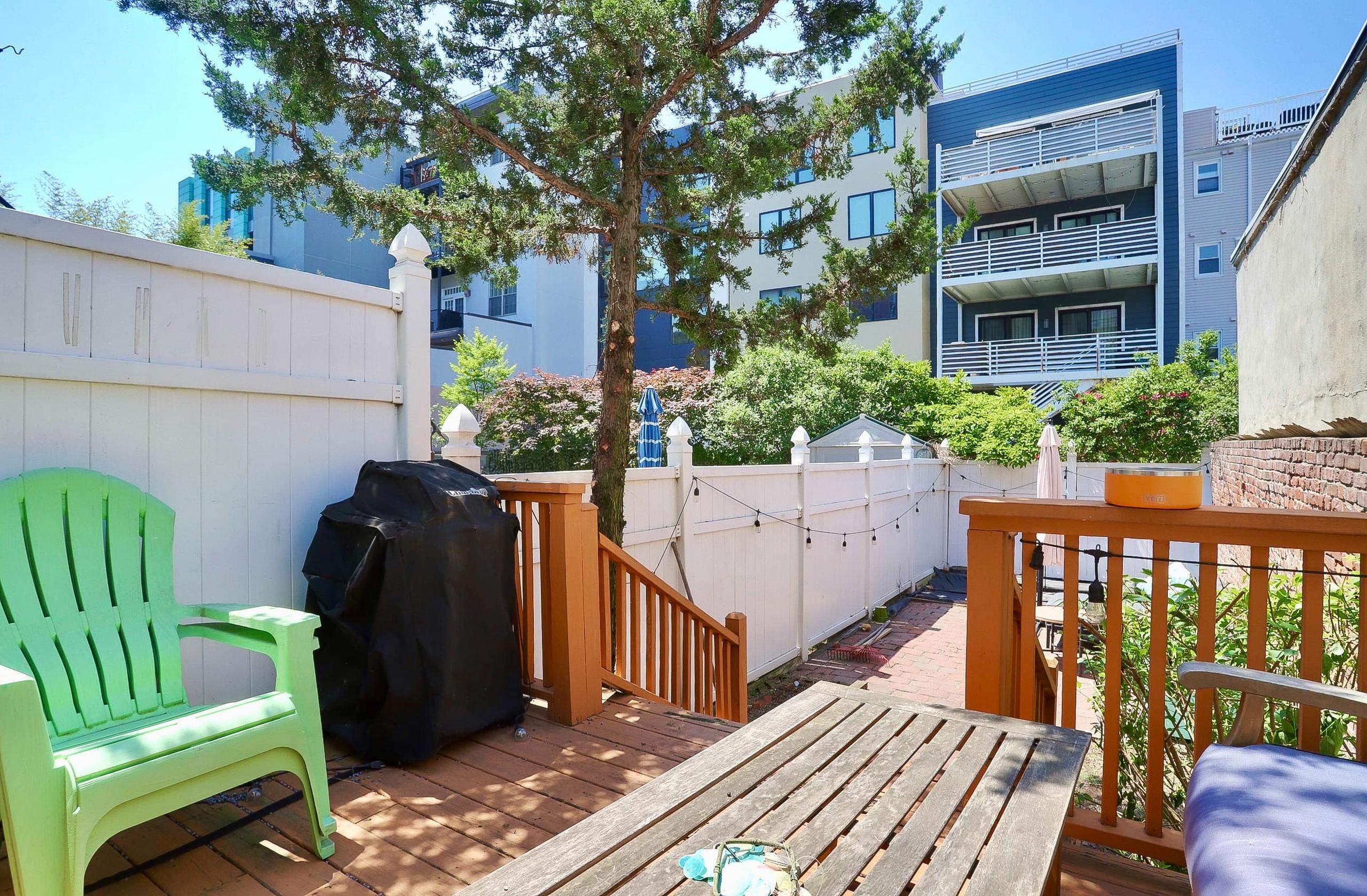 410 ADAMS ST Unit: 1R