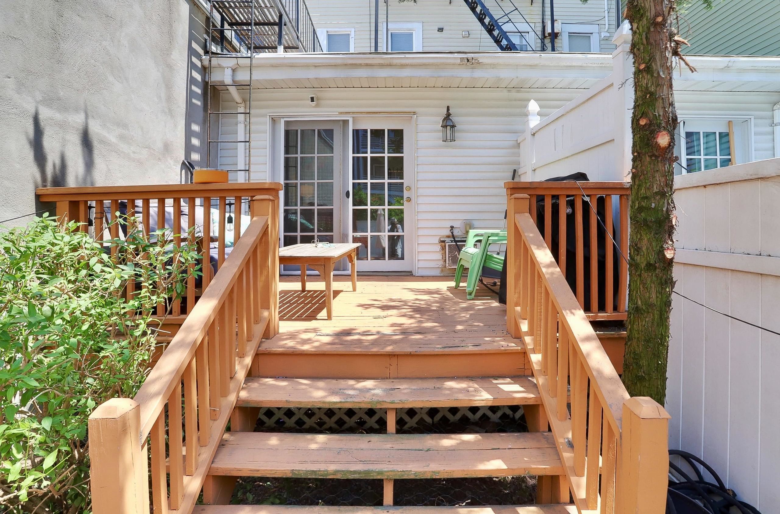 410 ADAMS ST Unit: 1R