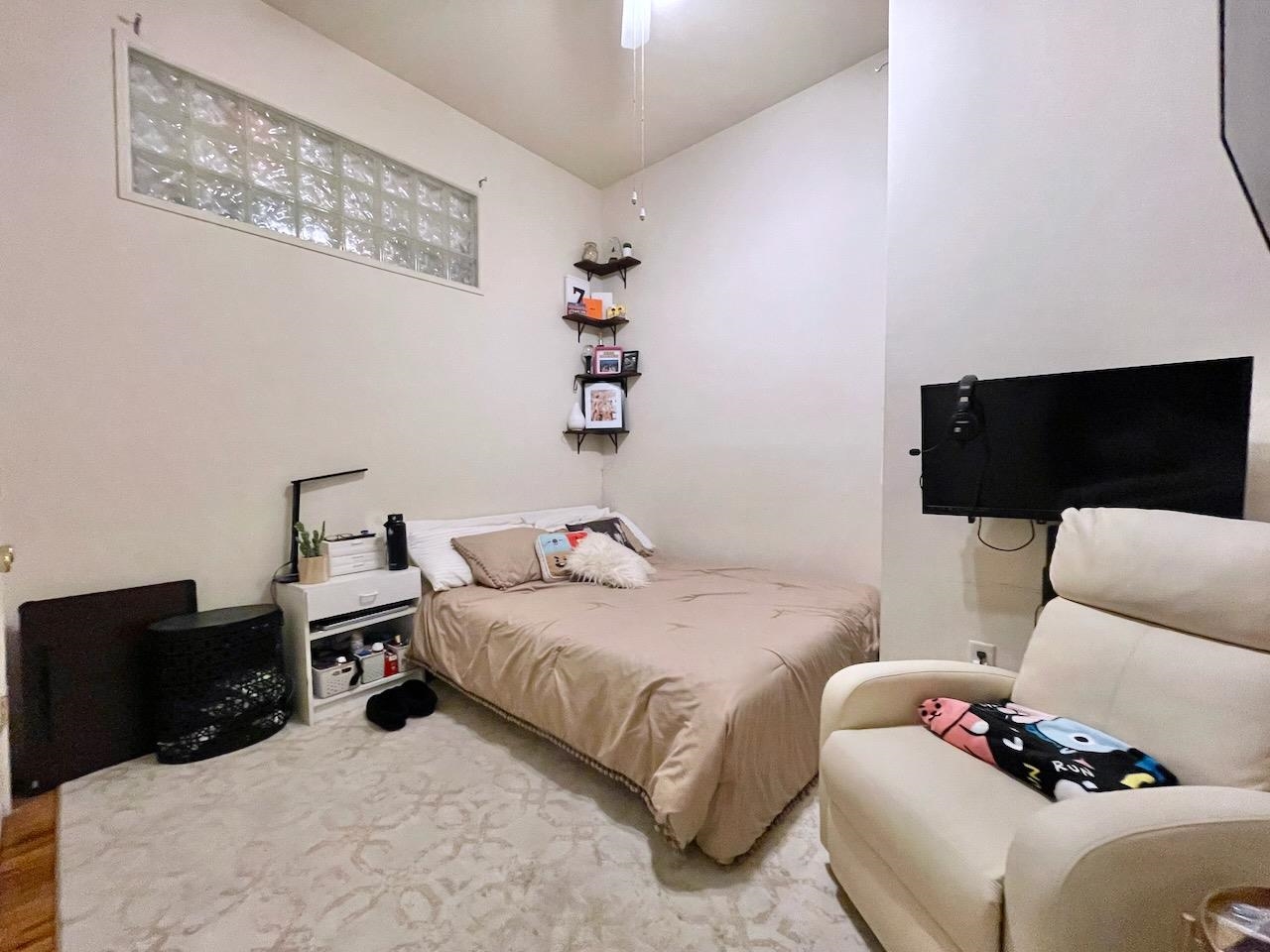 1035 WASHINGTON ST Unit: 1R