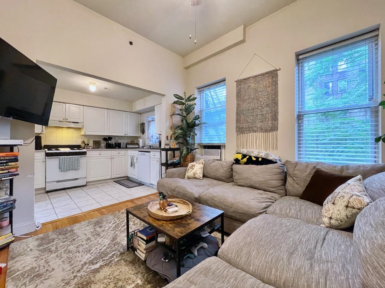 1035 WASHINGTON ST Unit: 1R