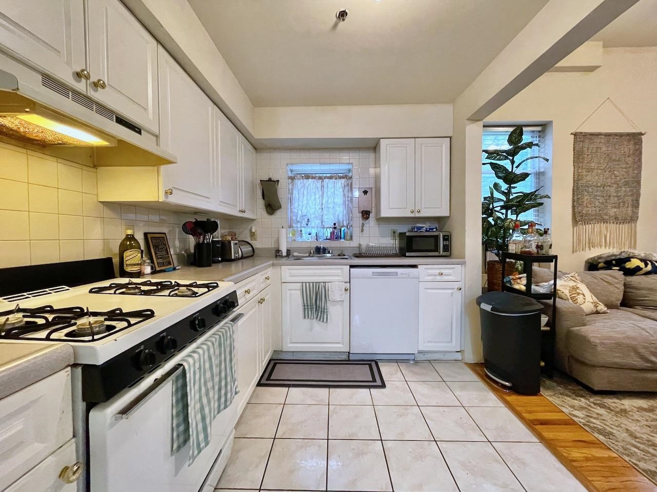 1035 WASHINGTON ST Unit: 1R