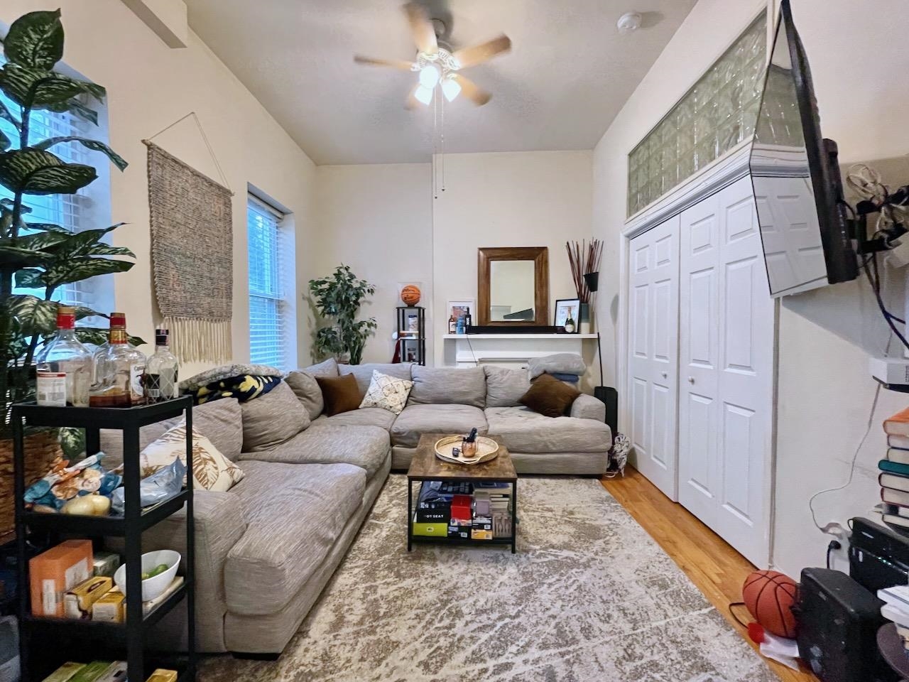 1035 WASHINGTON ST Unit: 1R