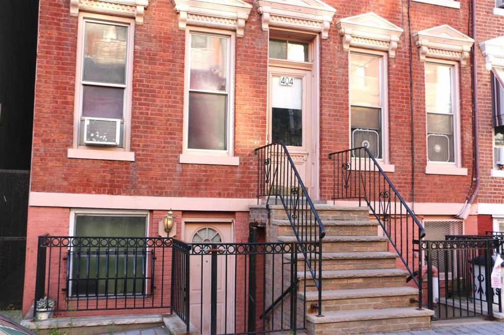 404 ADAMS ST Unit: 6