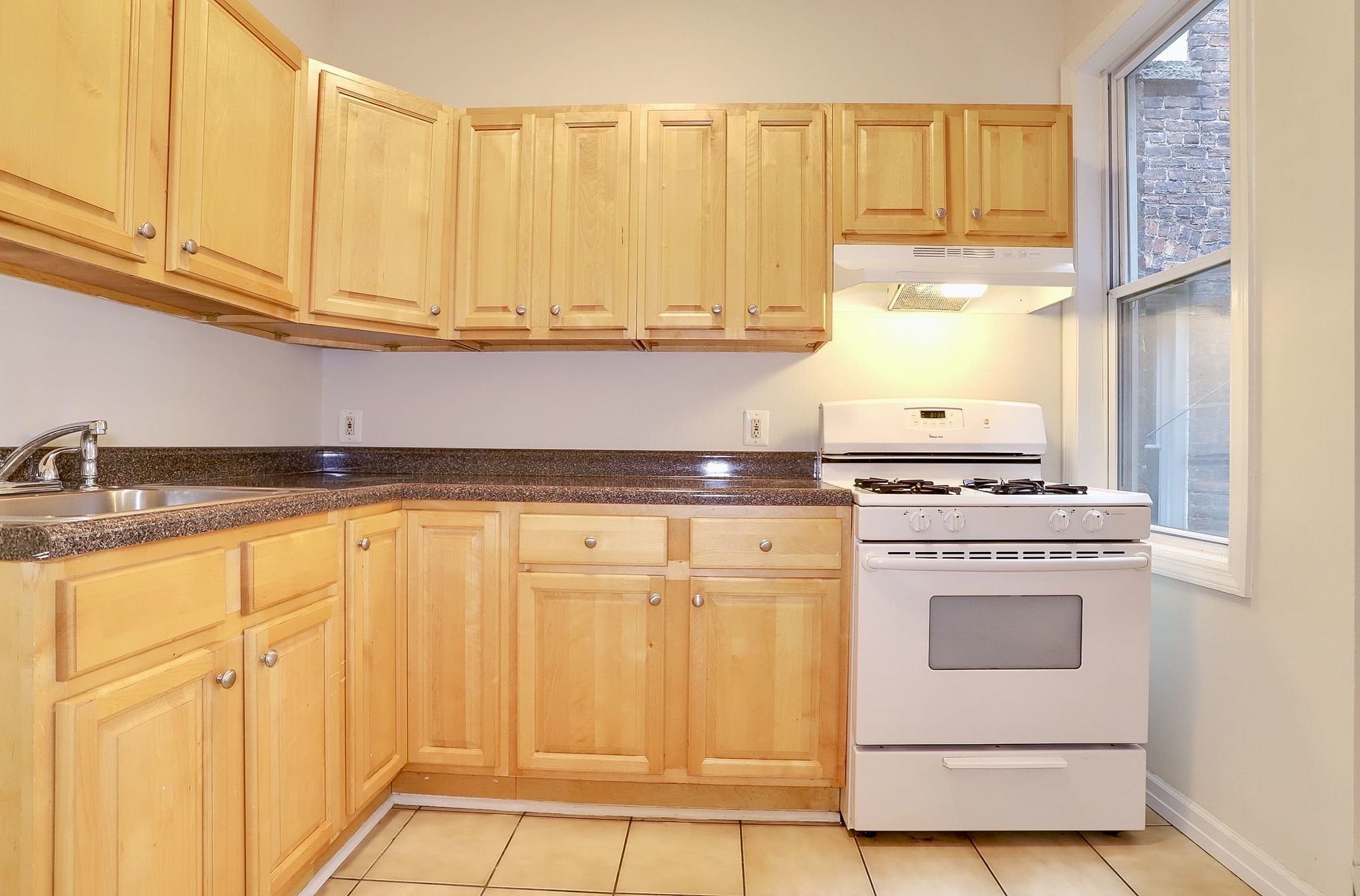 273 WEBSTER AVE Unit: 4