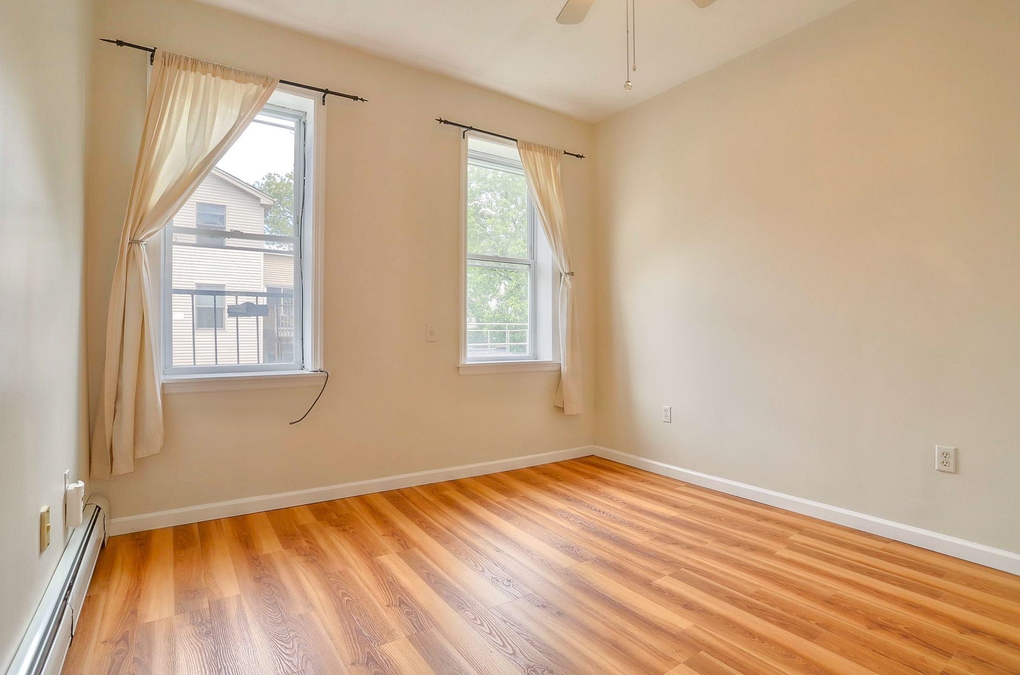 273 WEBSTER AVE Unit: 4