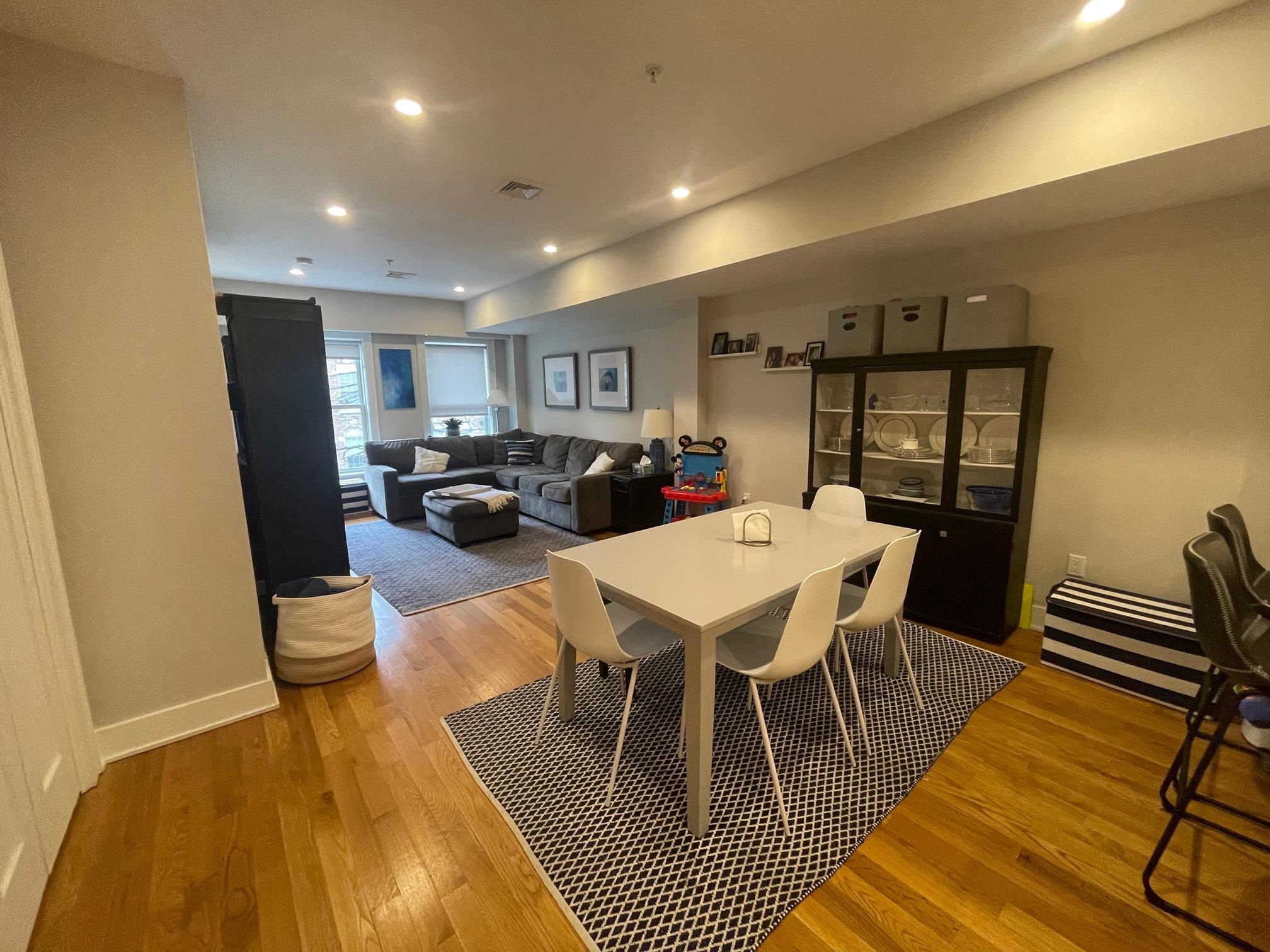 609 MONROE ST Unit: 2