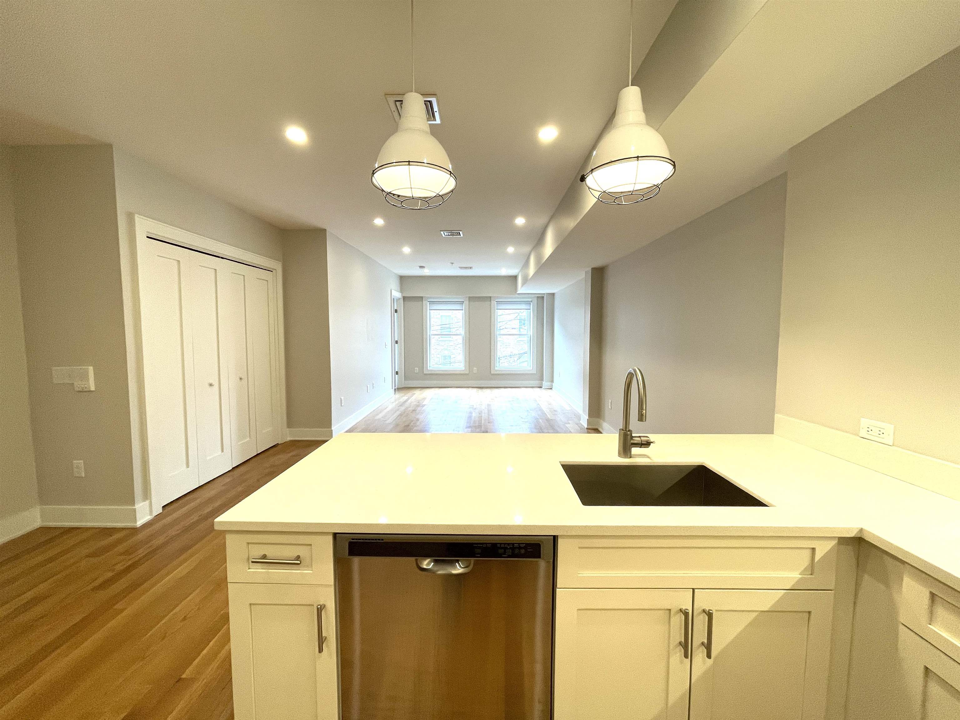 609 MONROE ST Unit: 2