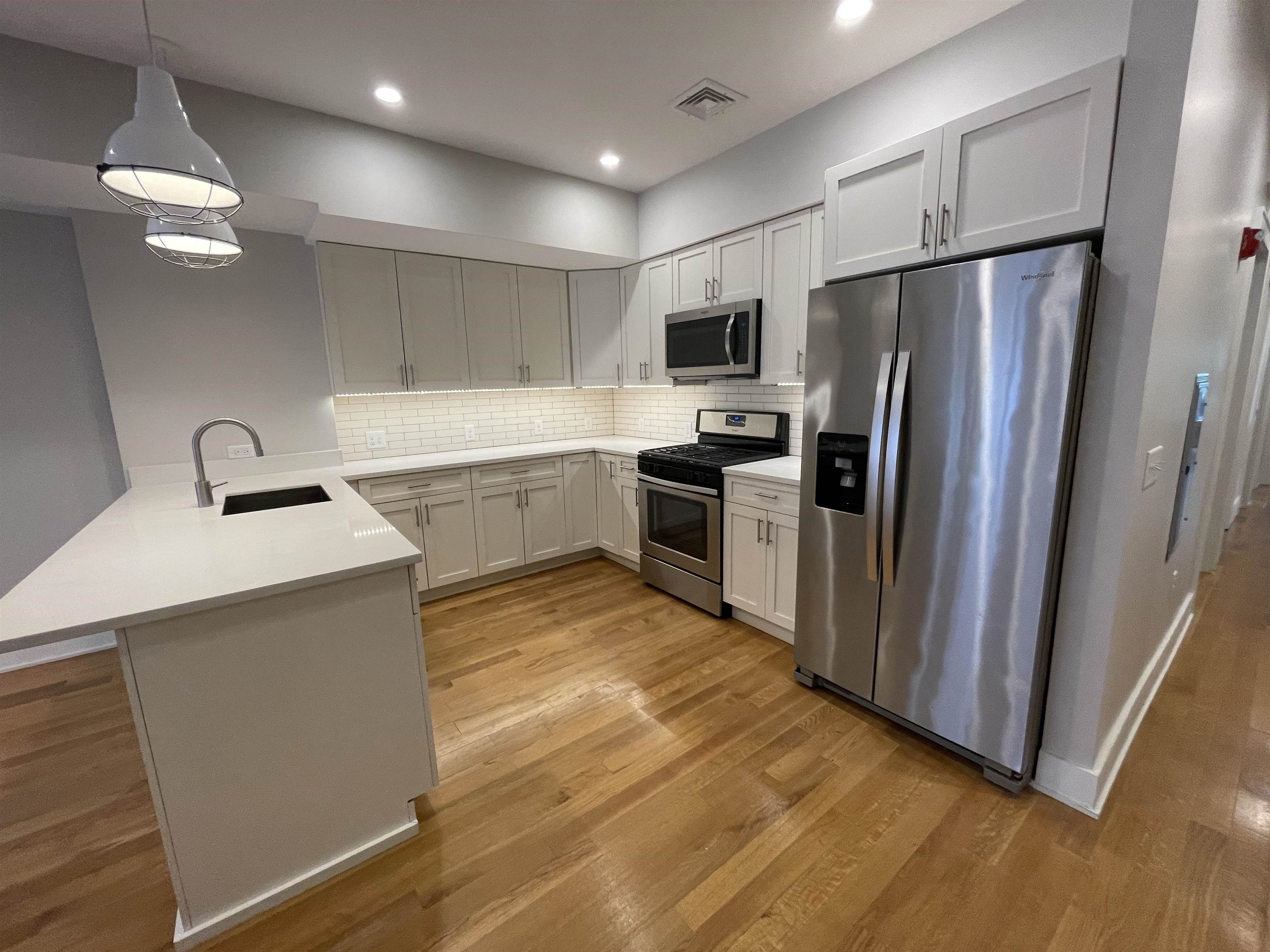 609 MONROE ST Unit: 2