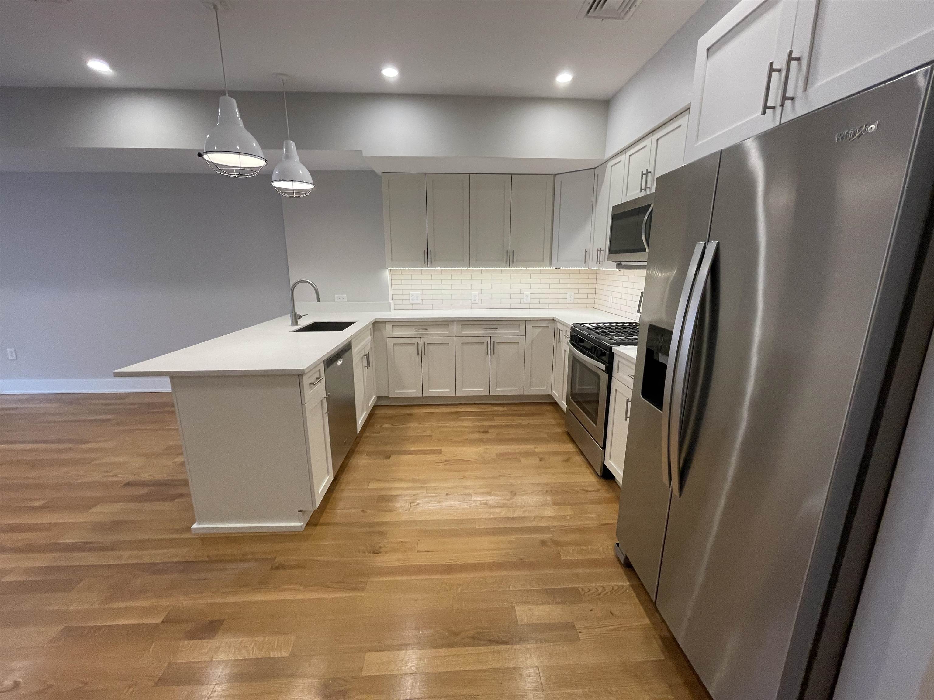 609 MONROE ST Unit: 2