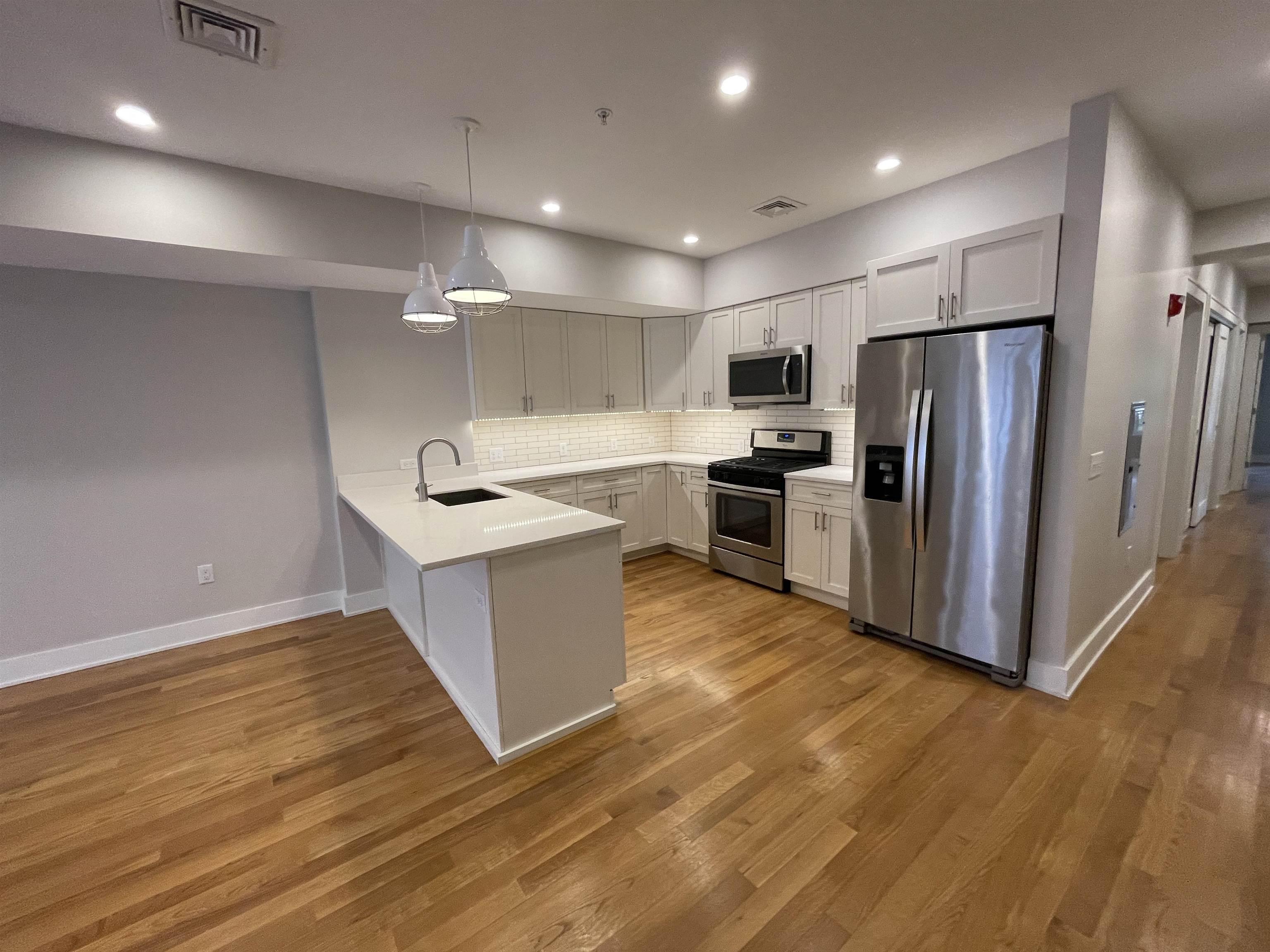 609 MONROE ST Unit: 2