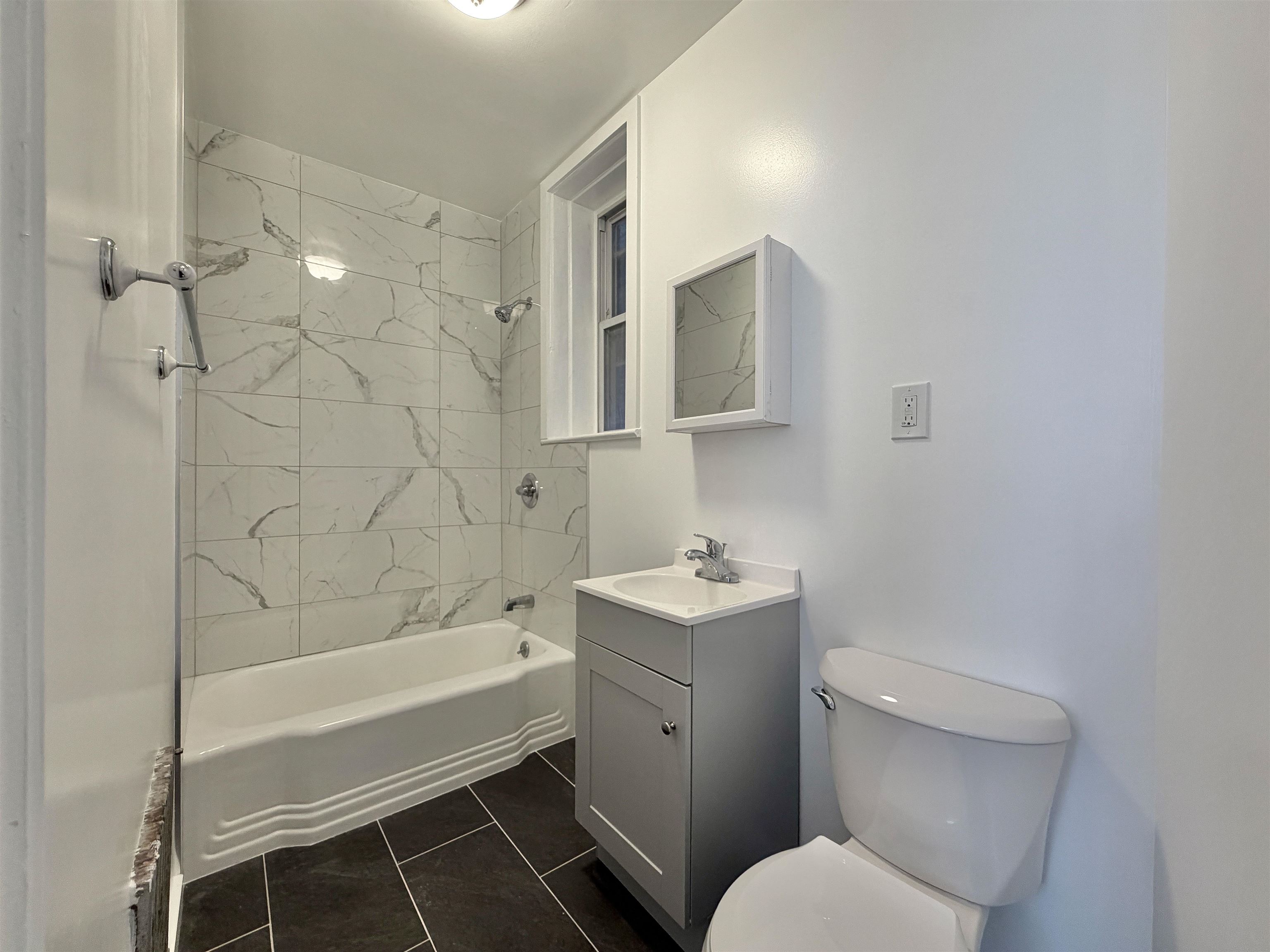 581 59TH ST Unit: 2