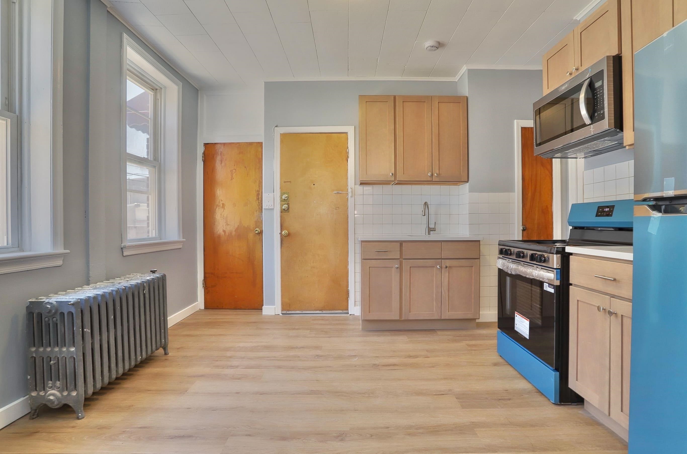 581 59TH ST Unit: 2