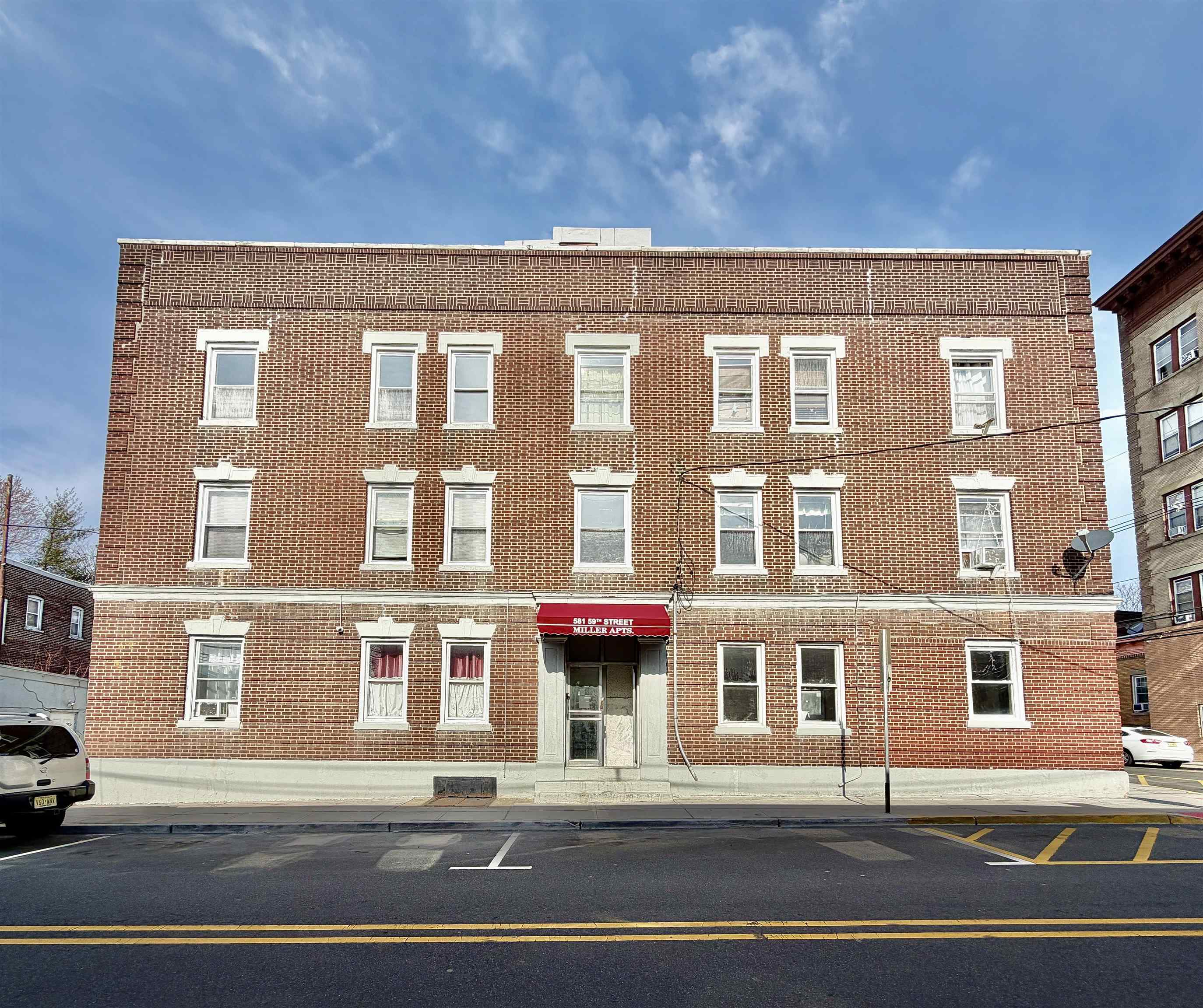 581 59TH ST Unit: 2