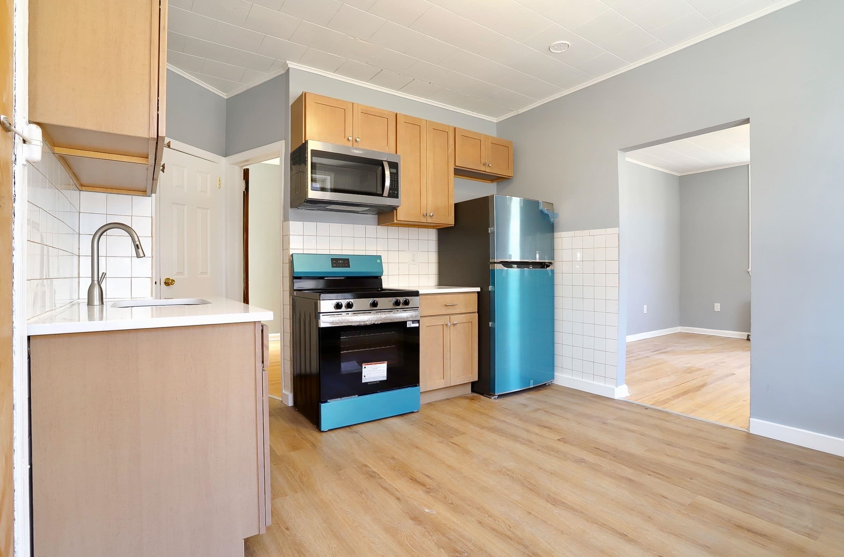 581 59TH ST Unit: 2