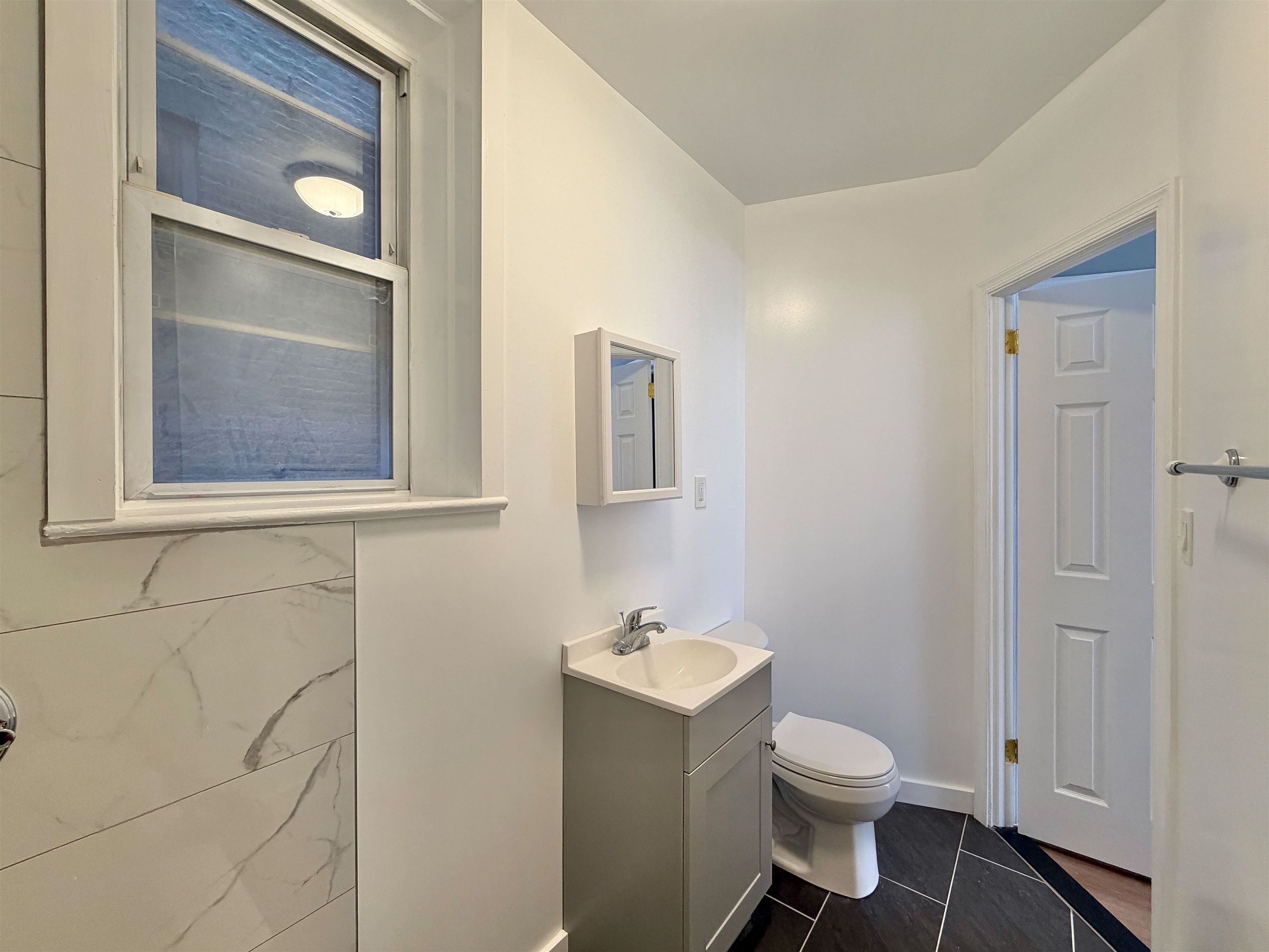 581 59TH ST Unit: 2