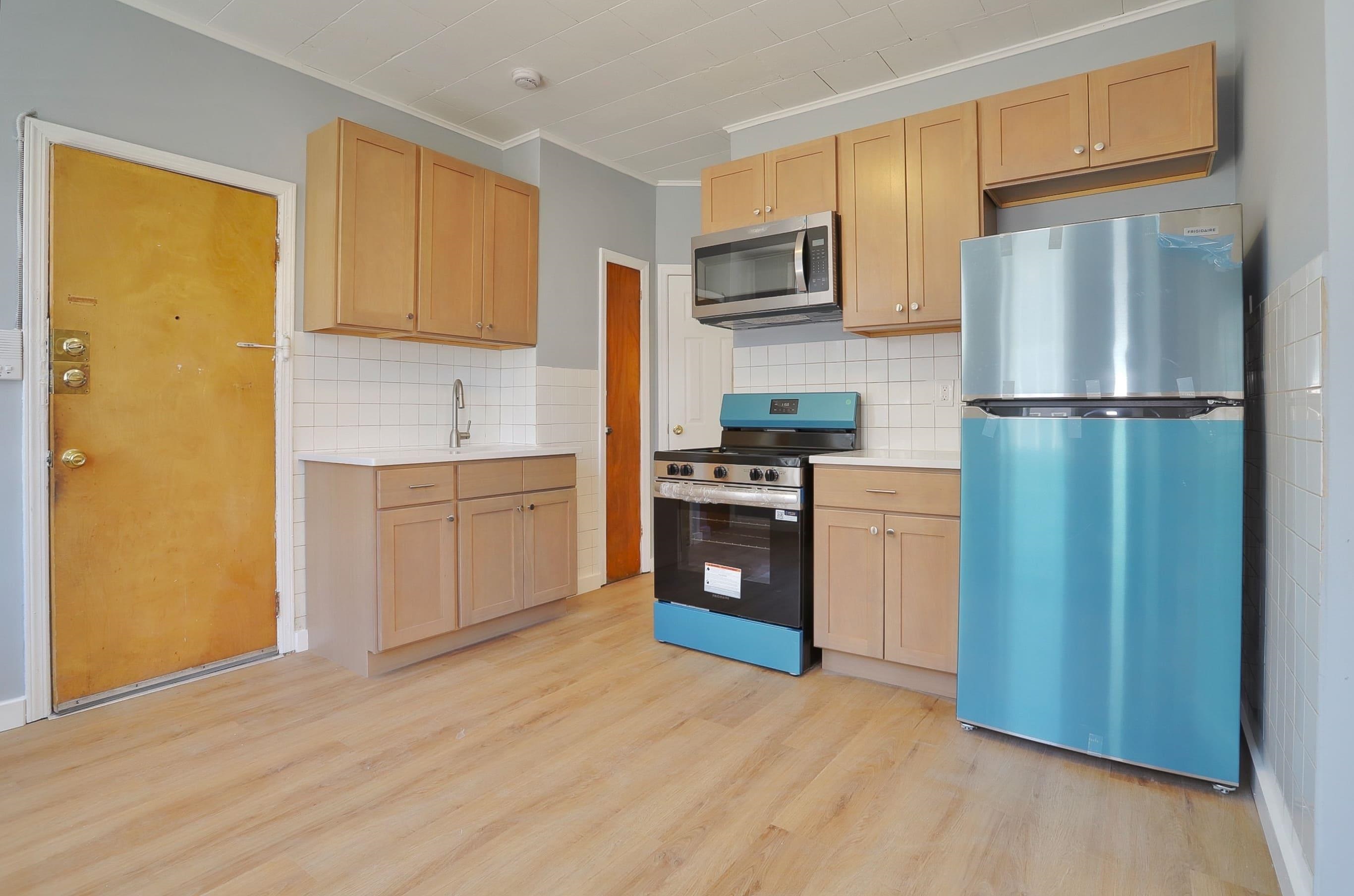 581 59TH ST Unit: 2