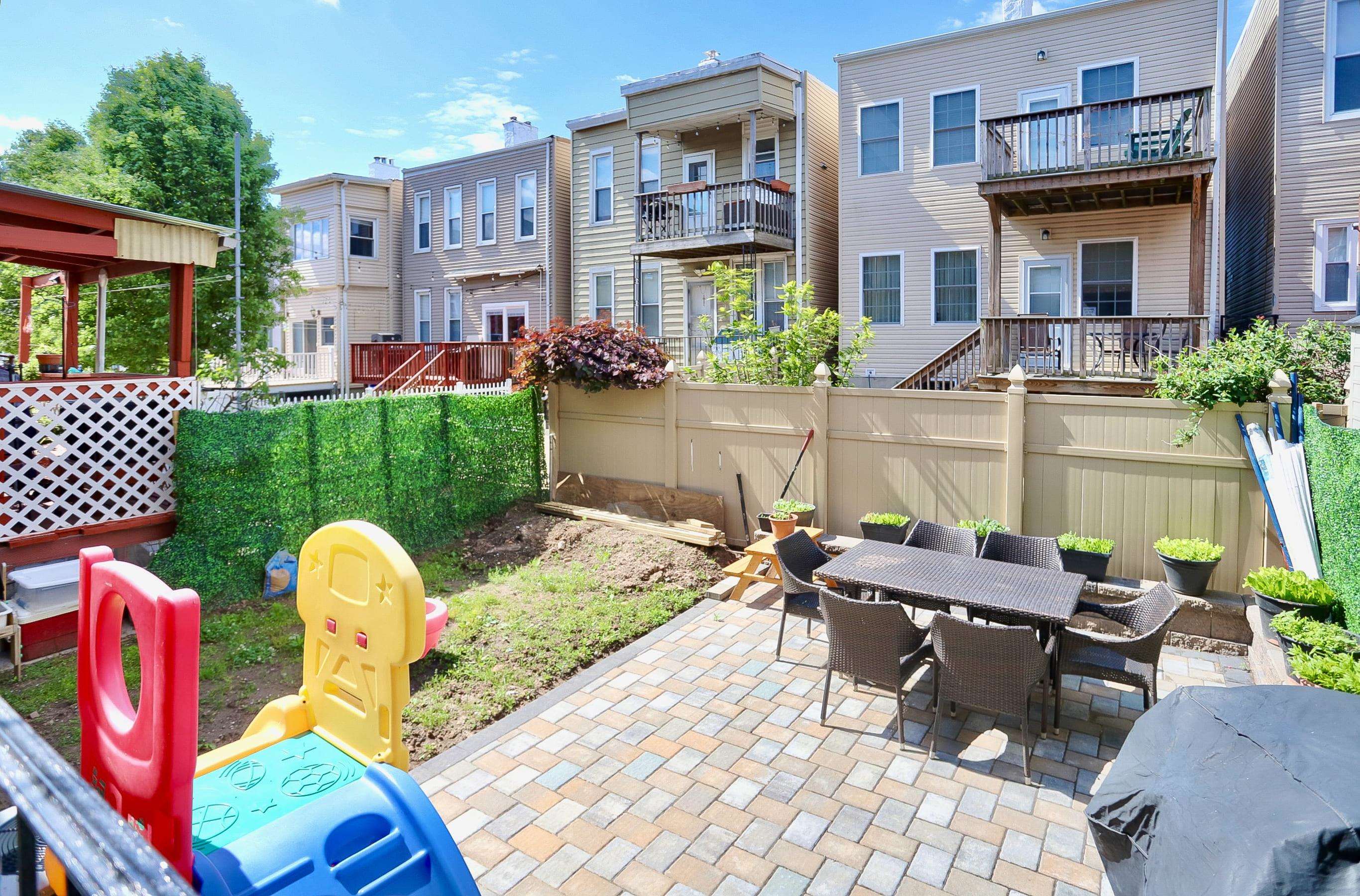 125 OAK ST Unit: 1