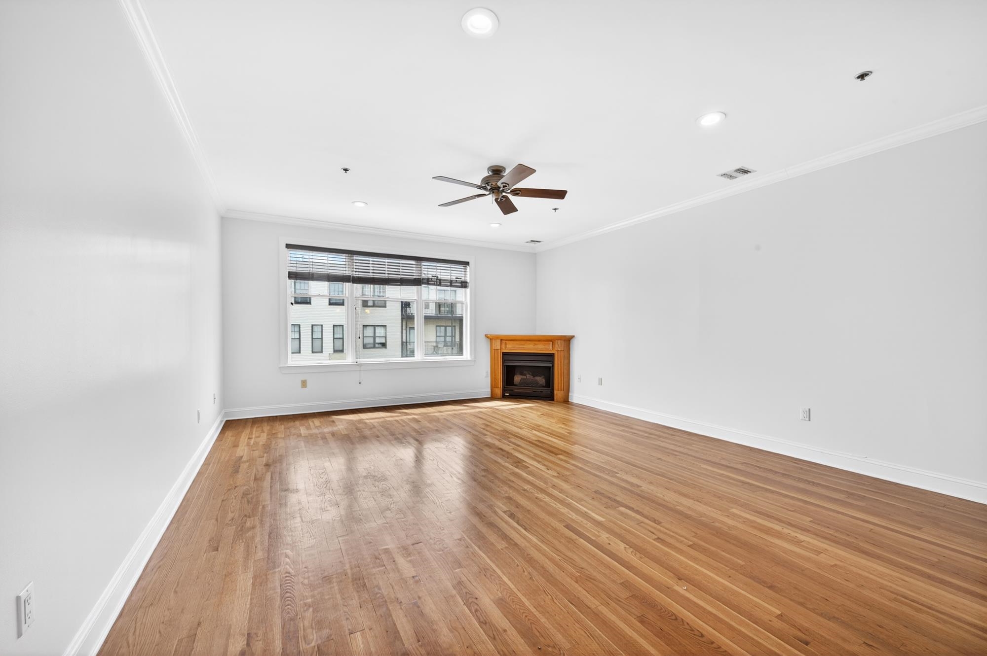 82 CLINTON ST Unit: 4E