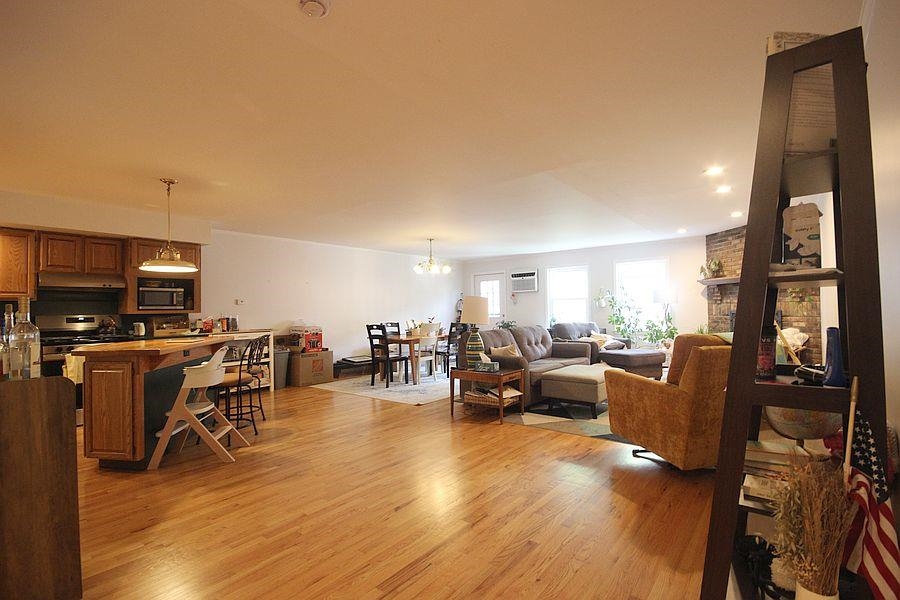 602 MONROE ST Unit: 2