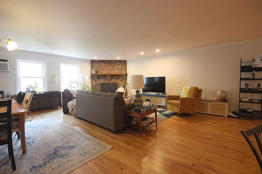 602 MONROE ST Unit: 2