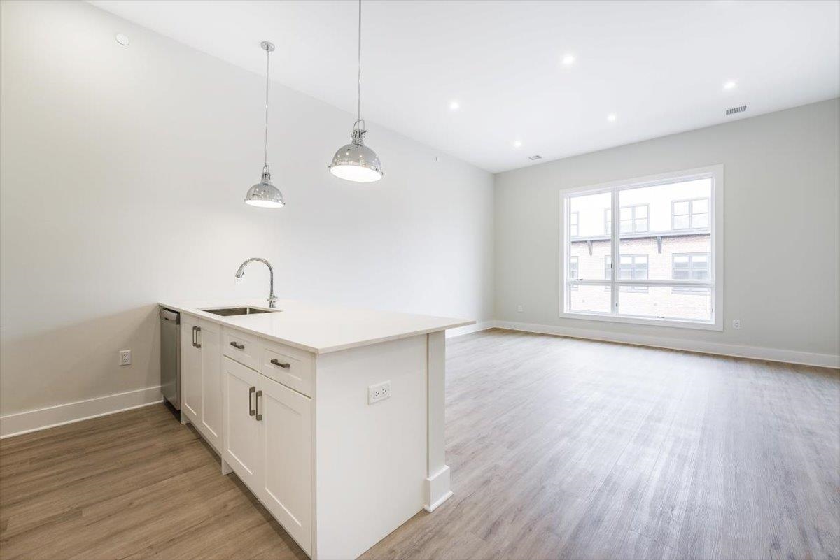 667-665 GRAND ST Unit: 403