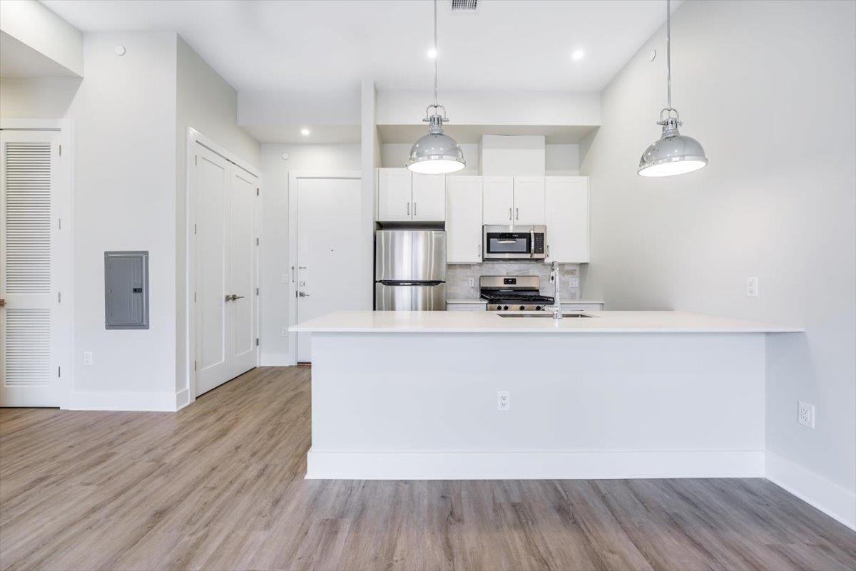 667-665 GRAND ST Unit: 403