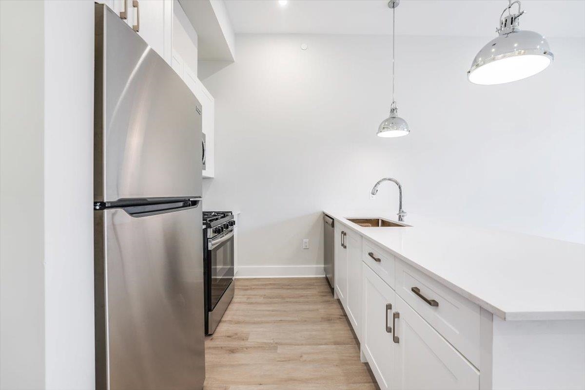 667-665 GRAND ST Unit: 403