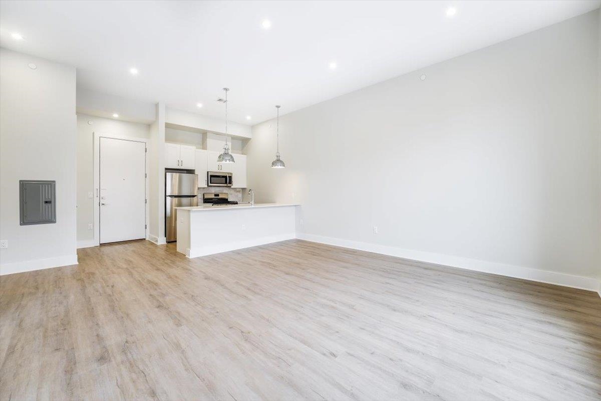 667-665 GRAND ST Unit: 403