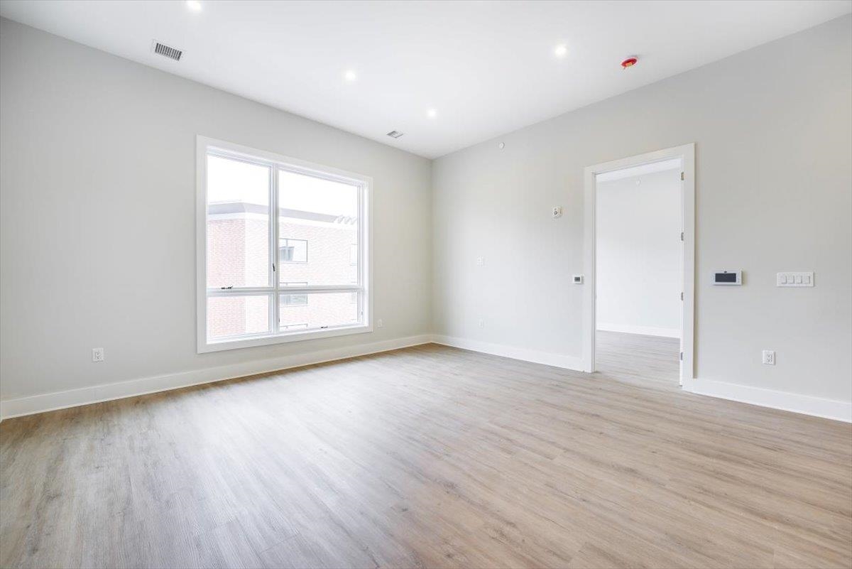 667-665 GRAND ST Unit: 403