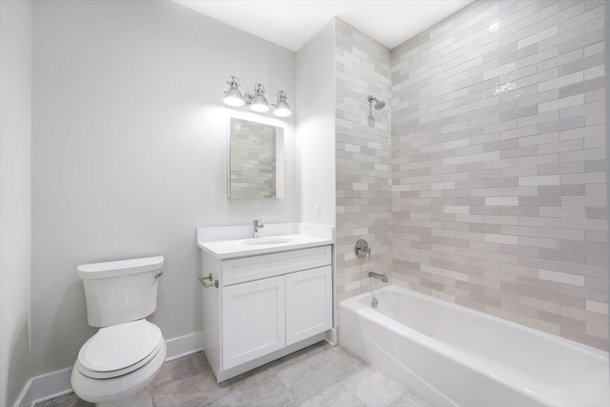667-665 GRAND ST Unit: 403