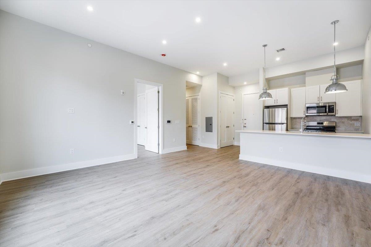667-665 GRAND ST Unit: 403