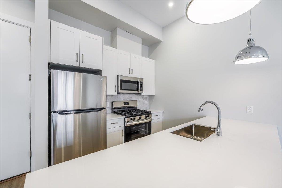 667-665 GRAND ST Unit: 403