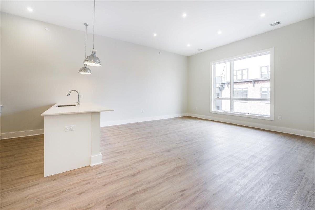 667-665 GRAND ST Unit: 403