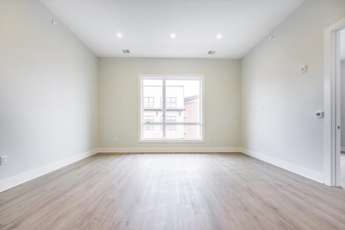 667-665 GRAND ST Unit: 403