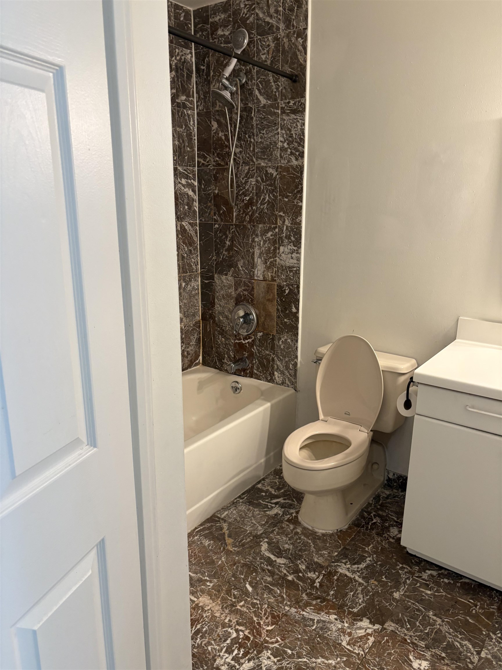 9019 WALL ST Unit: 4G