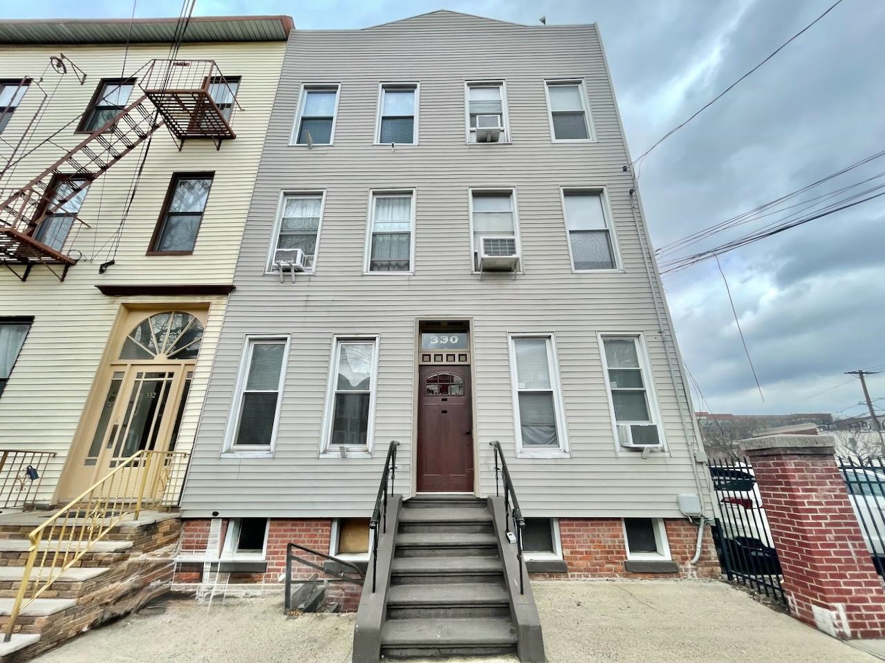 330 PAVONIA AVE Unit: 1L