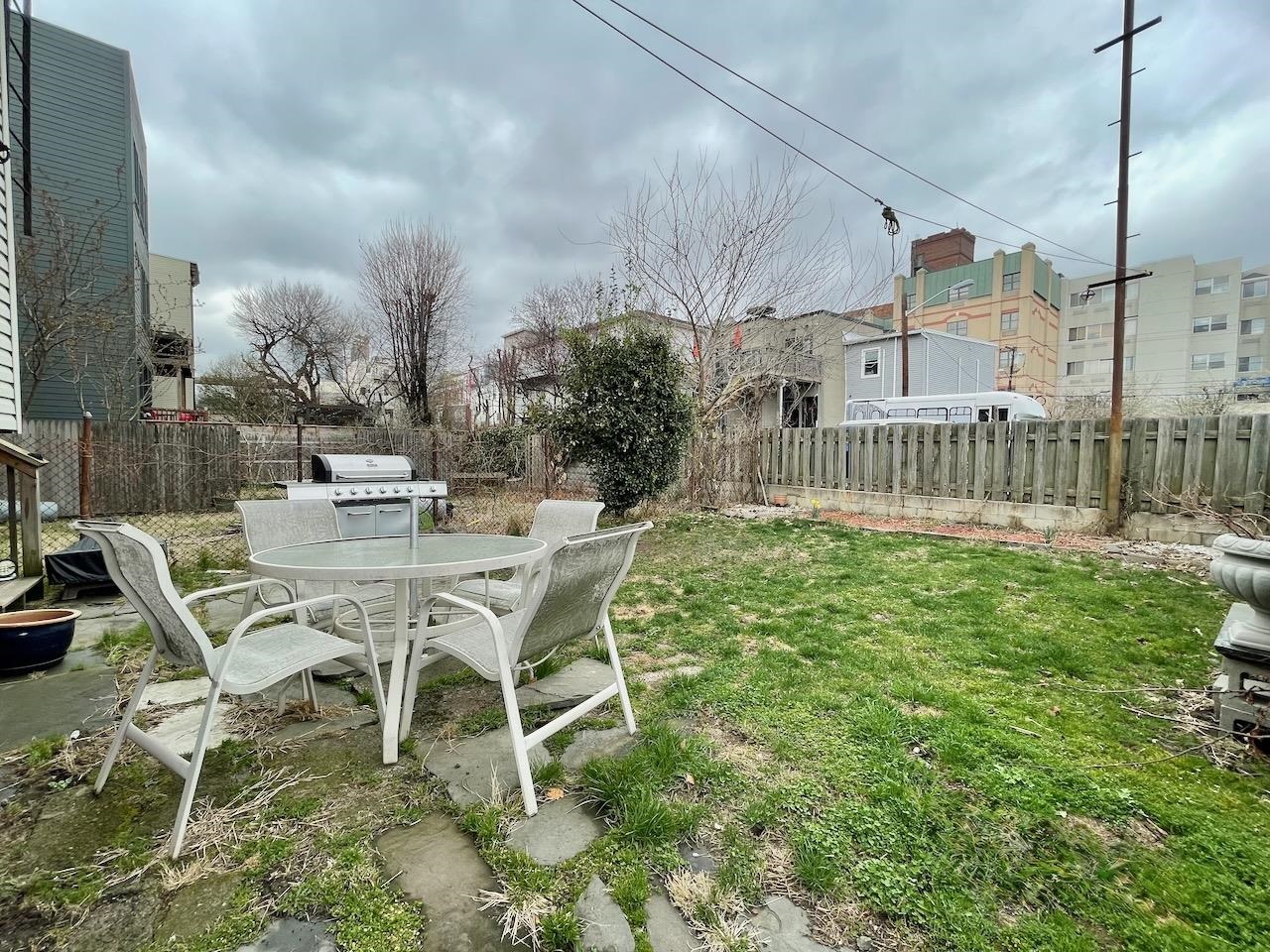 330 PAVONIA AVE Unit: 1L