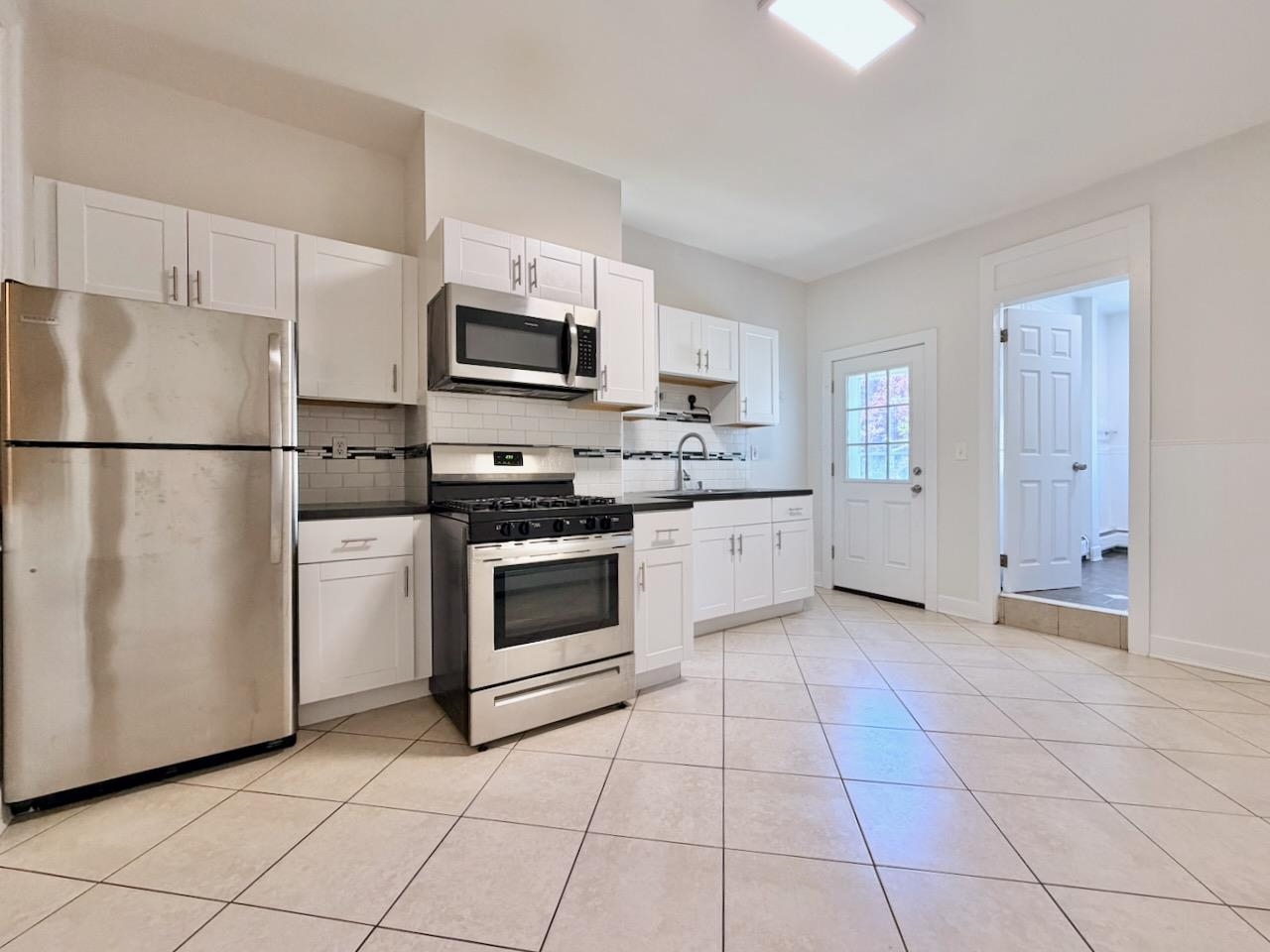 330 PAVONIA AVE Unit: 1L