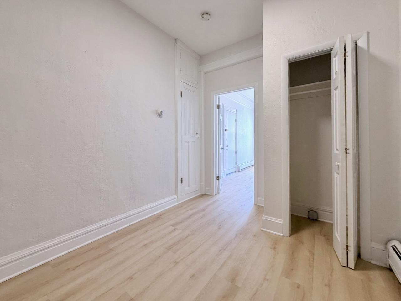 330 PAVONIA AVE Unit: 1L