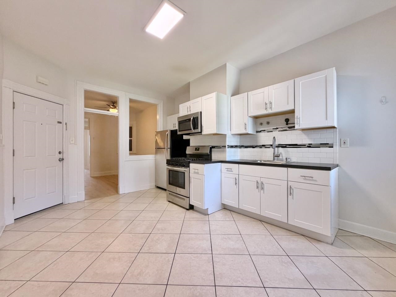 330 PAVONIA AVE Unit: 1L