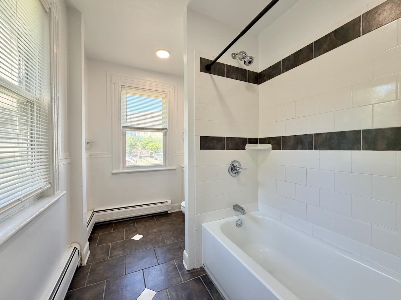 330 PAVONIA AVE Unit: 1L