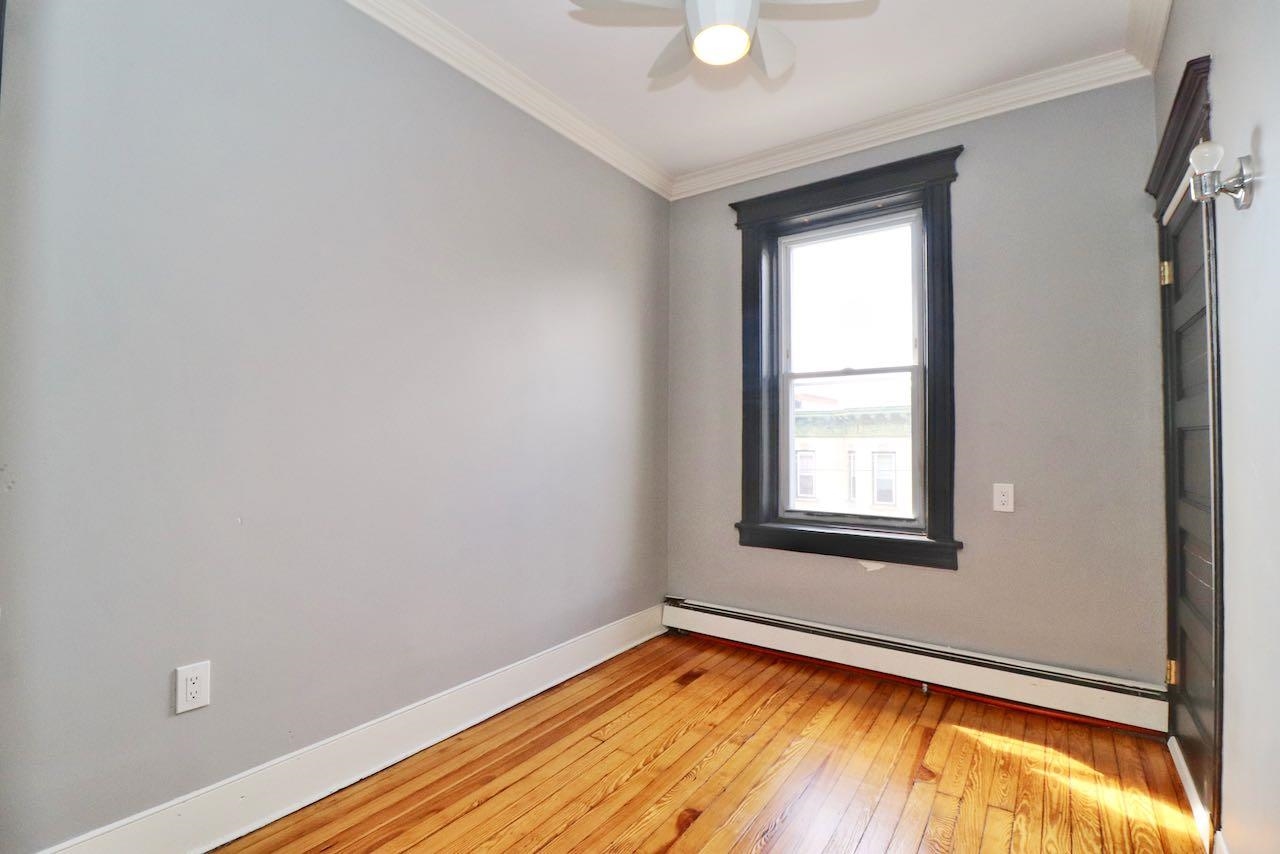 388 BALDWIN AVE Unit: 3