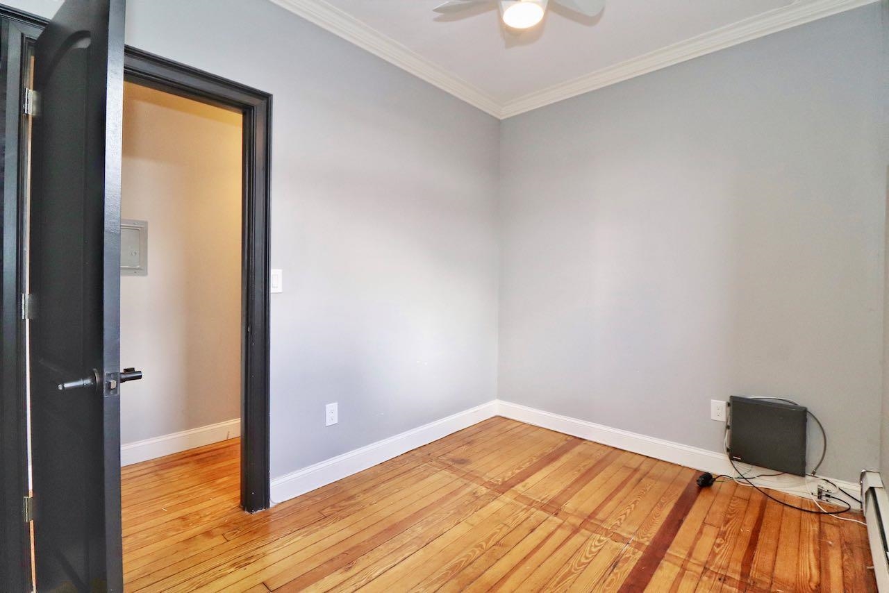 388 BALDWIN AVE Unit: 3