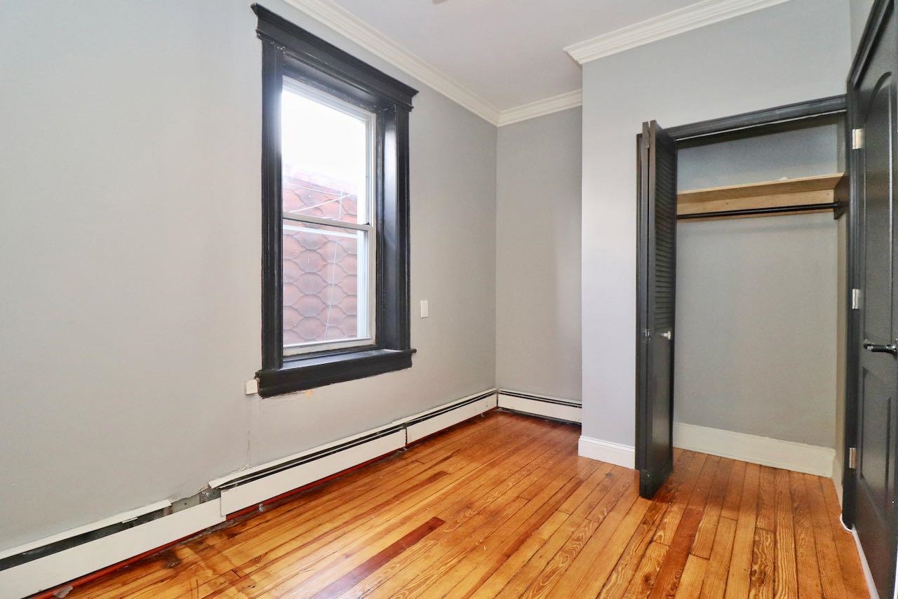 388 BALDWIN AVE Unit: 3