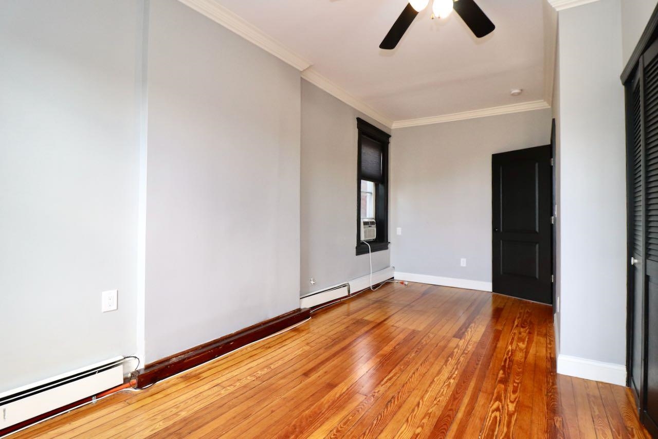 388 BALDWIN AVE Unit: 3