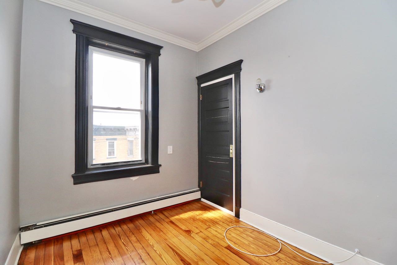 388 BALDWIN AVE Unit: 3
